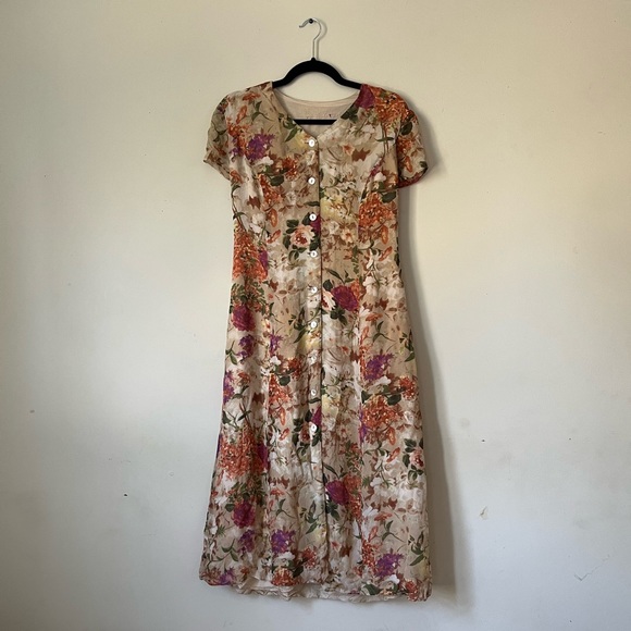 *SOLD* Vintage floral print button down dress with a tie in the back - Picture 2 of 5